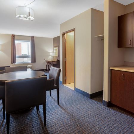 Super 8 By Wyndham Lachenaie/Terrebonne Exteriér fotografie