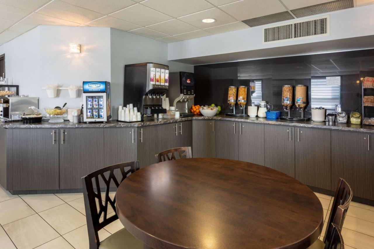 Super 8 By Wyndham Lachenaie/Terrebonne Exteriér fotografie