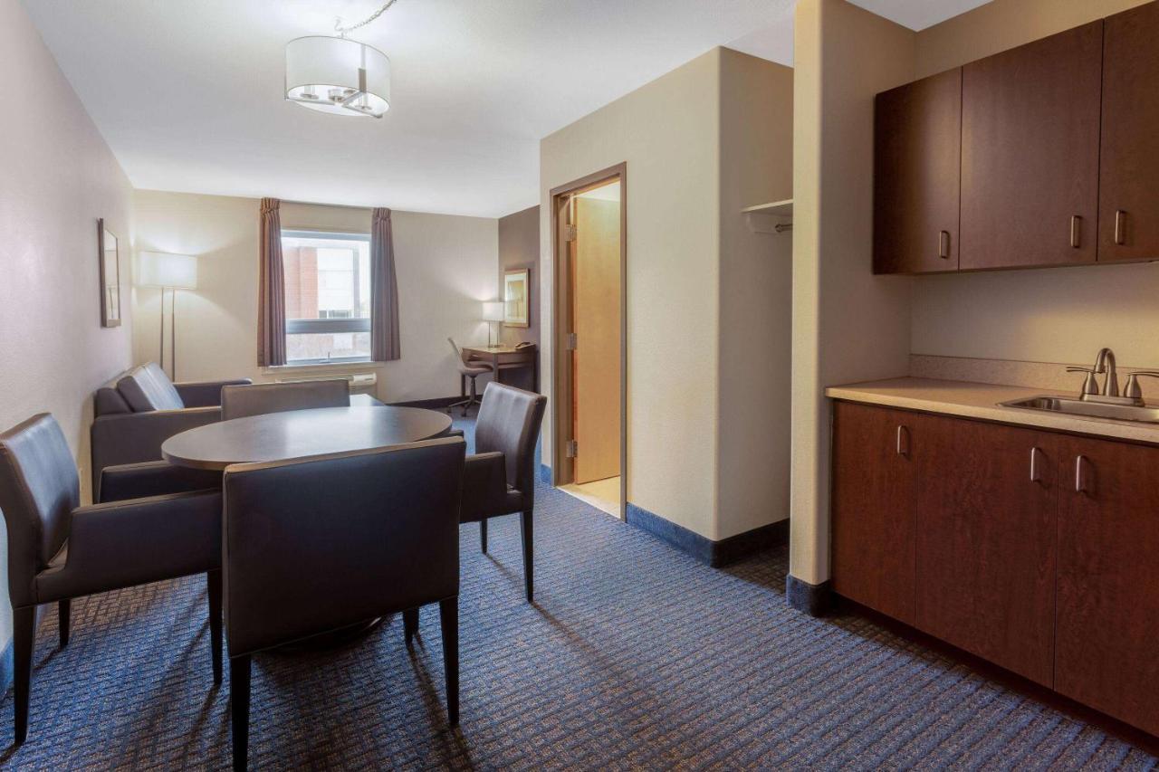 Super 8 By Wyndham Lachenaie/Terrebonne Exteriér fotografie