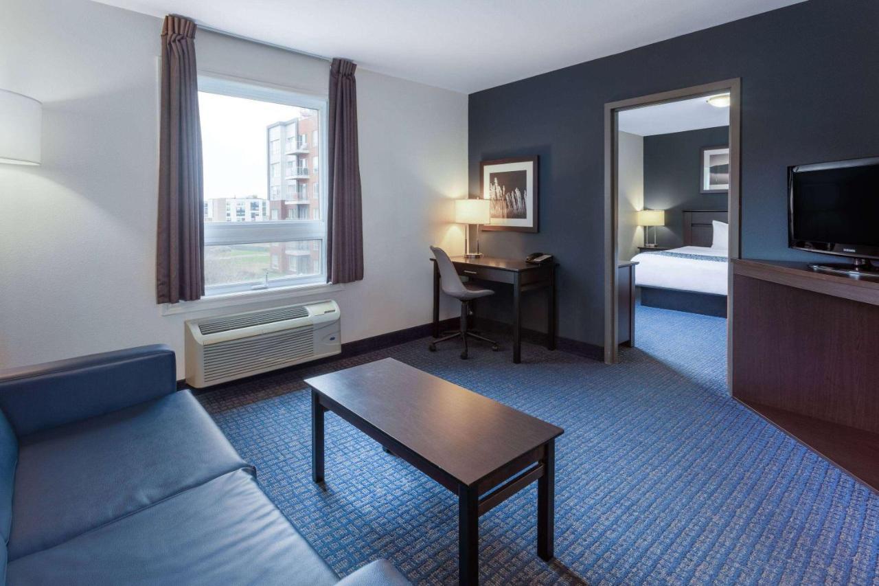Super 8 By Wyndham Lachenaie/Terrebonne Exteriér fotografie