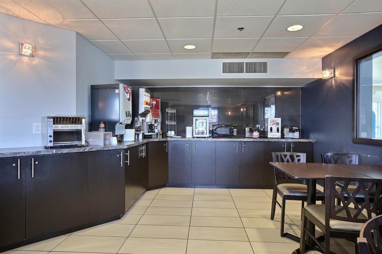 Super 8 By Wyndham Lachenaie/Terrebonne Exteriér fotografie