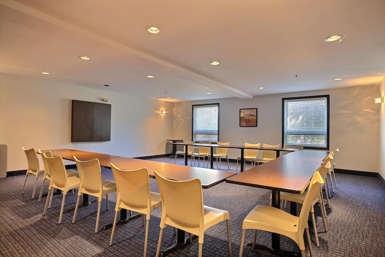 Super 8 By Wyndham Lachenaie/Terrebonne Exteriér fotografie