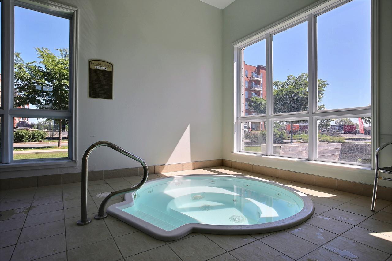 Super 8 By Wyndham Lachenaie/Terrebonne Exteriér fotografie